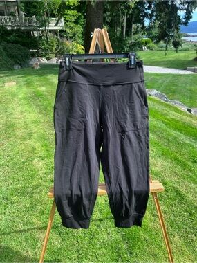 Lululemon Cropped Jogger Pants Black Size 8 | Lightweight Athleisure
